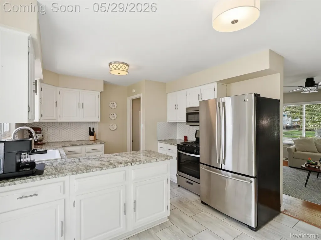 30728 Whittier Avenue Madison Heights City MI 48071