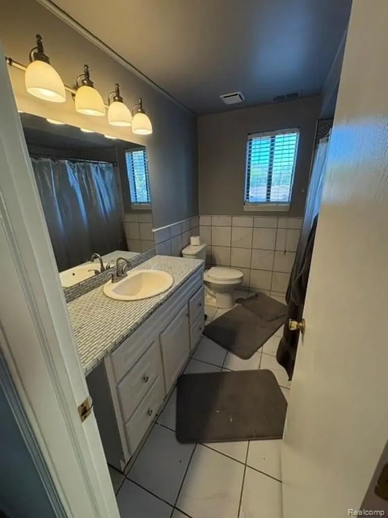 38513 Wellington Drive Clinton Charter Township MI 48036