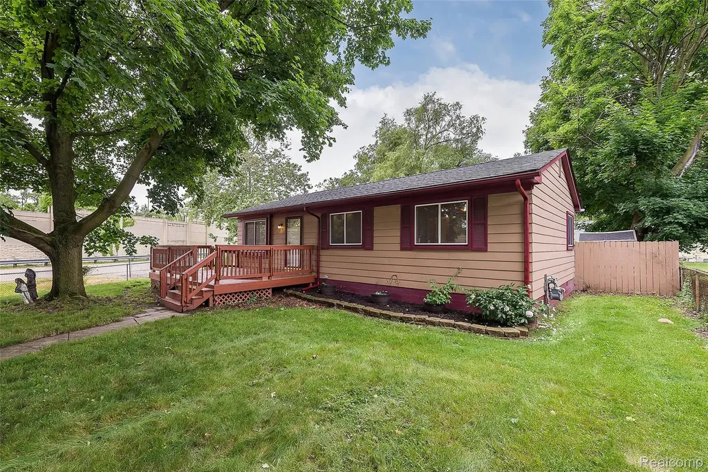 658 Kansas Avenue York Charter Township MI 48198