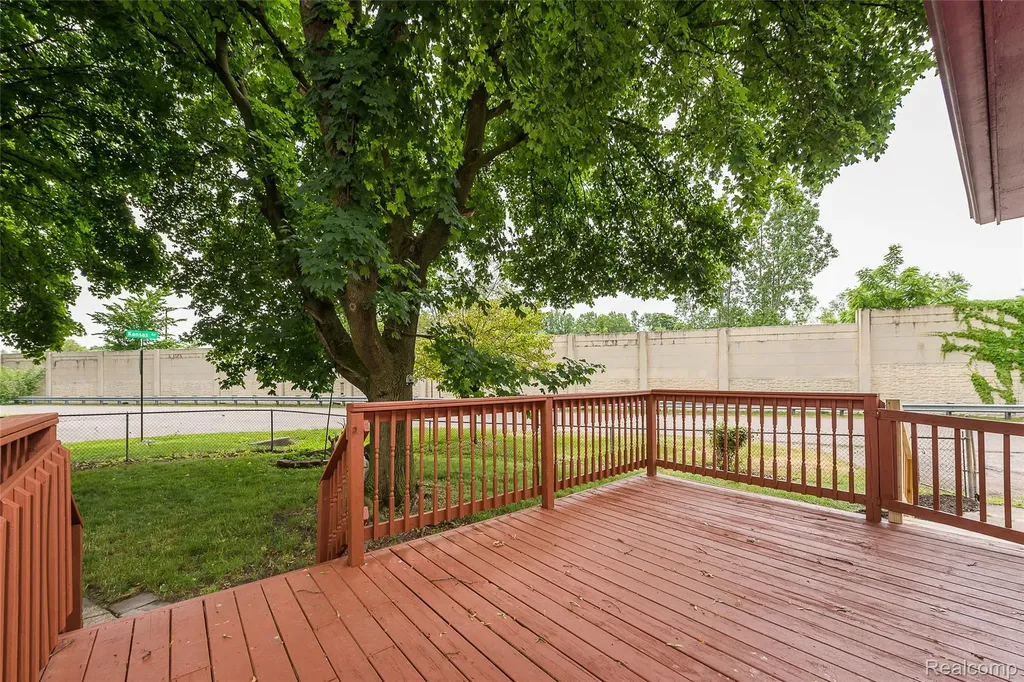 658 Kansas Avenue York Charter Township MI 48198