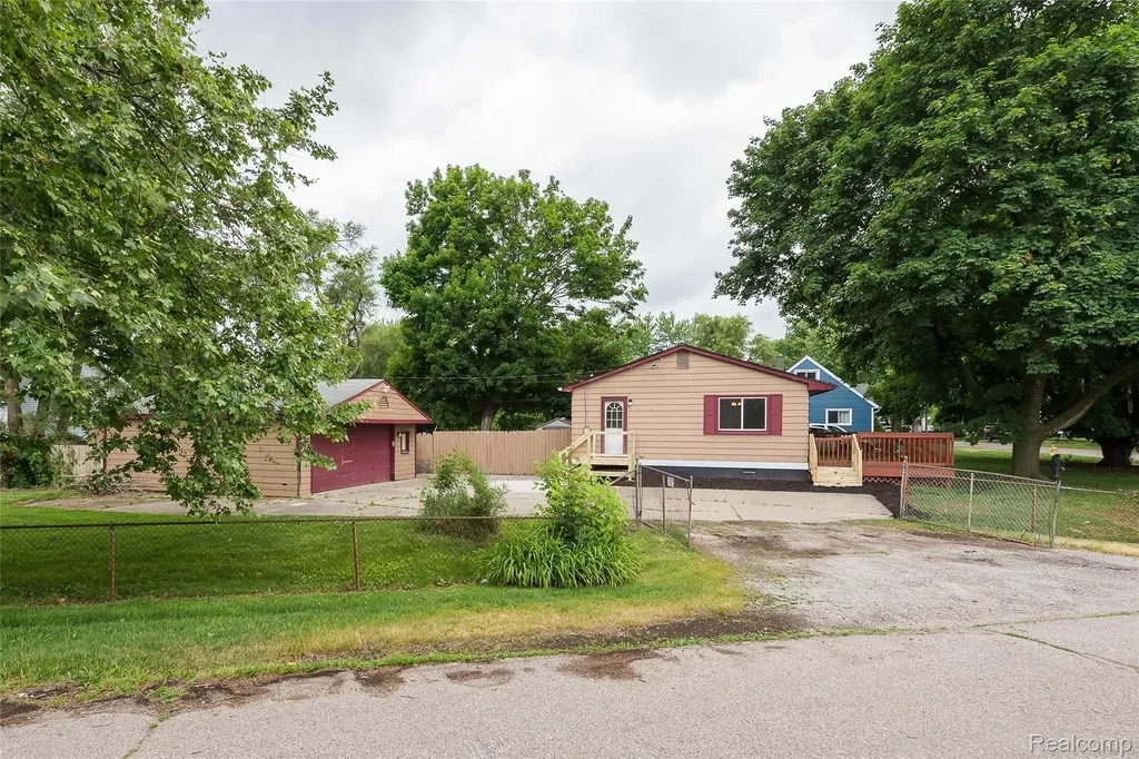 658 Kansas Avenue York Charter Township MI 48198