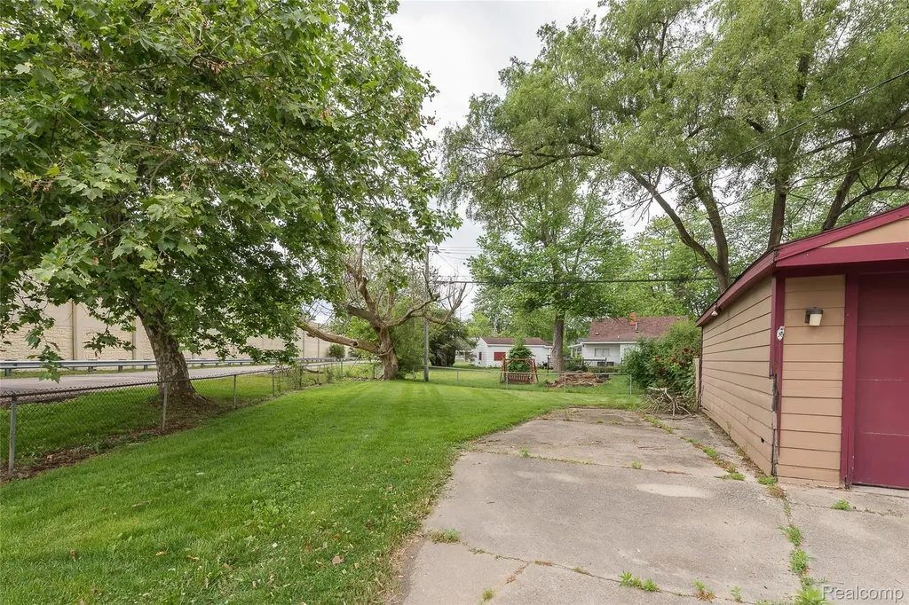 658 Kansas Avenue York Charter Township MI 48198