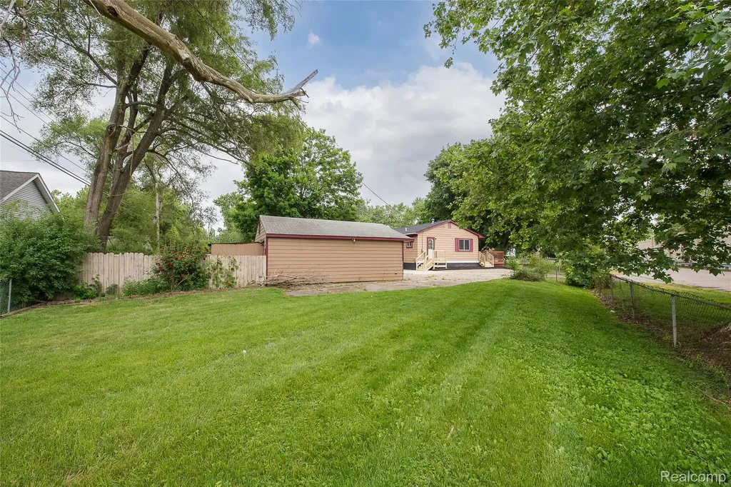 658 Kansas Avenue York Charter Township MI 48198