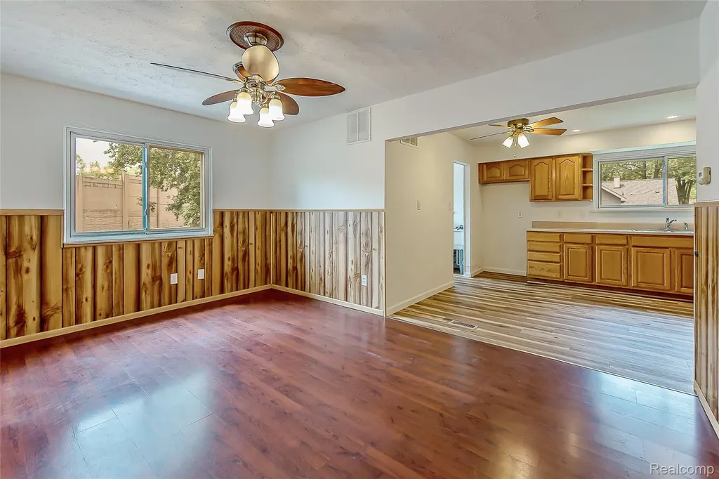 658 Kansas Avenue York Charter Township MI 48198
