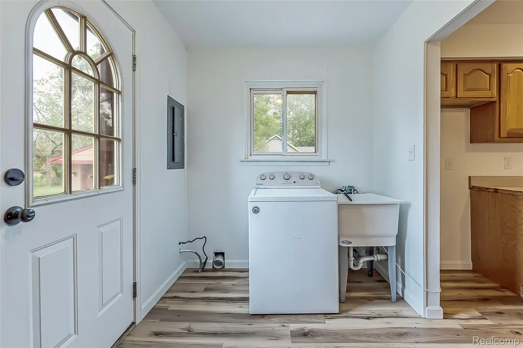 658 Kansas Avenue York Charter Township MI 48198