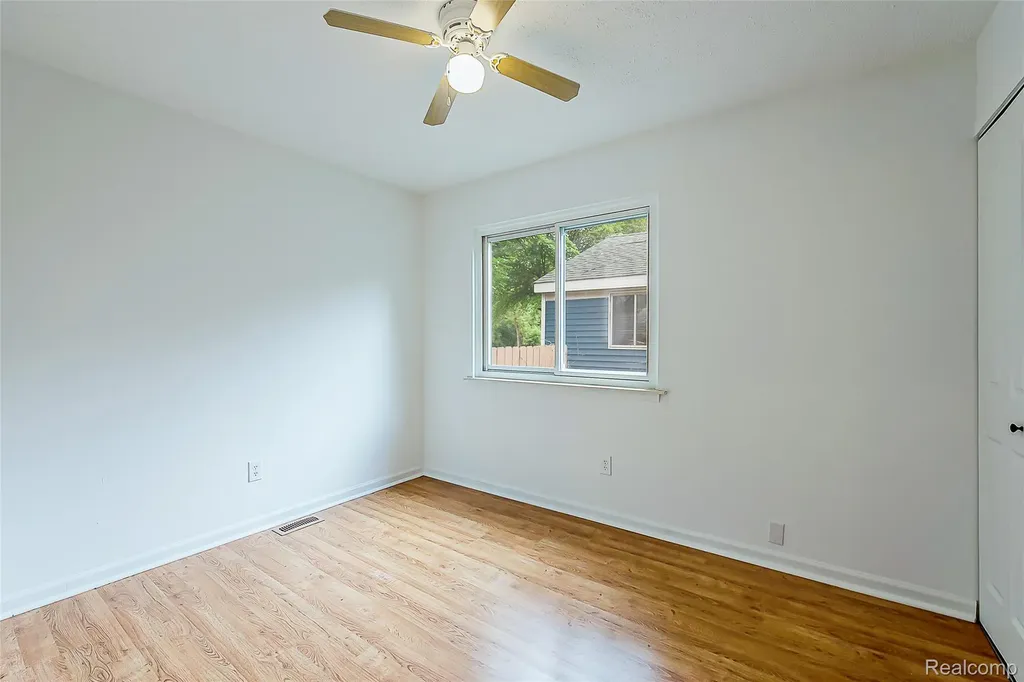 658 Kansas Avenue York Charter Township MI 48198