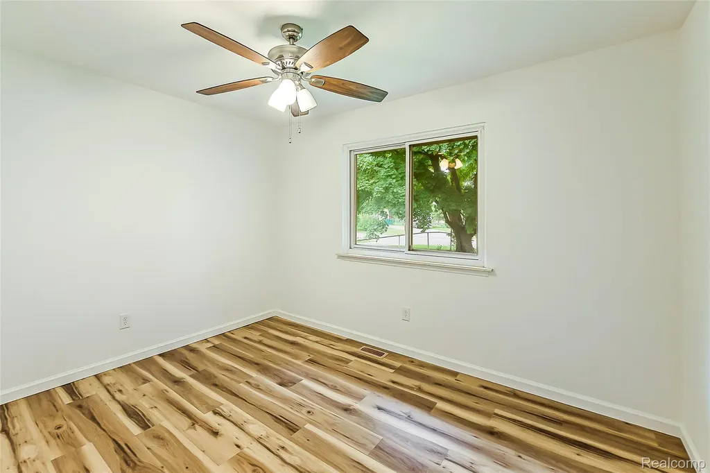 658 Kansas Avenue York Charter Township MI 48198