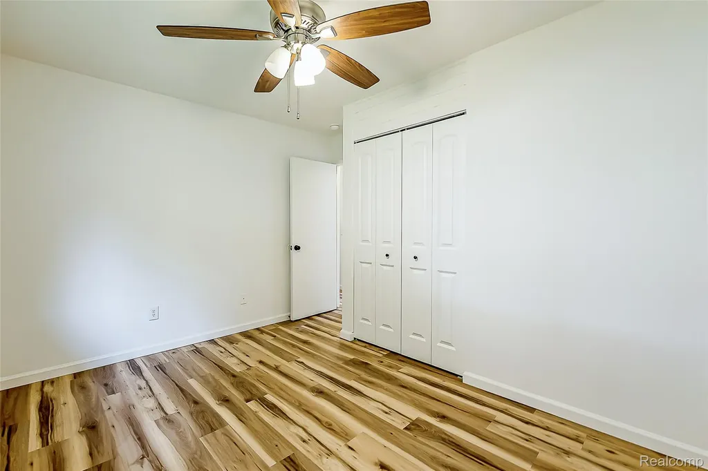 658 Kansas Avenue York Charter Township MI 48198