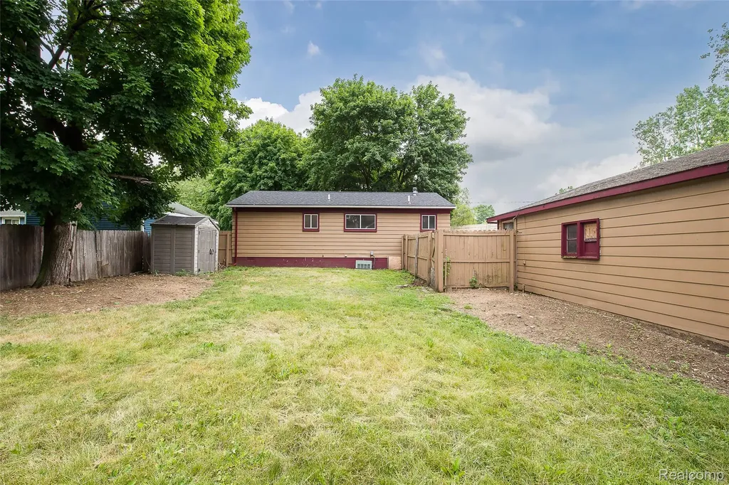 658 Kansas Avenue York Charter Township MI 48198