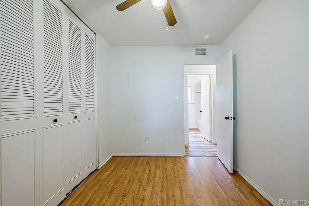 658 Kansas Avenue York Charter Township MI 48198