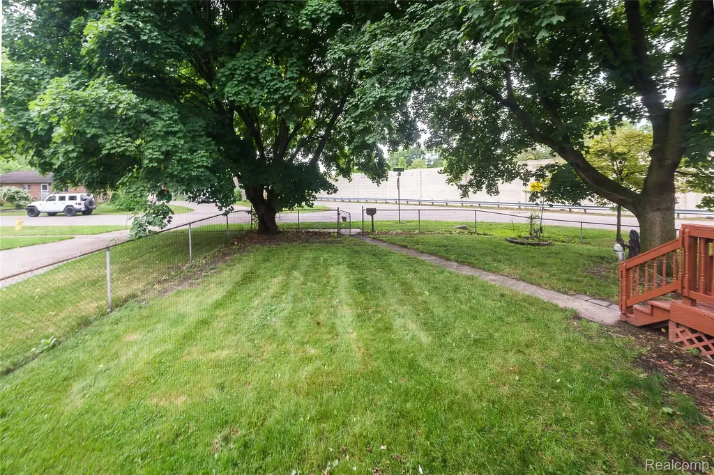 658 Kansas Avenue York Charter Township MI 48198
