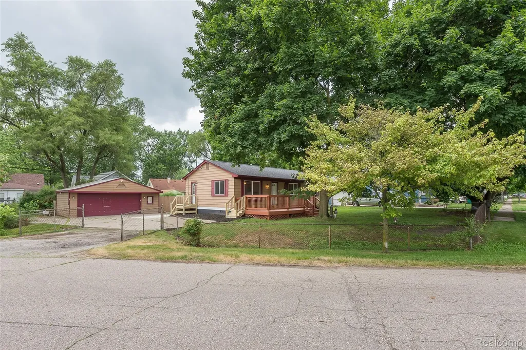 658 Kansas Avenue York Charter Township MI 48198