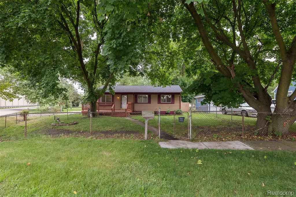 658 Kansas Avenue York Charter Township MI 48198