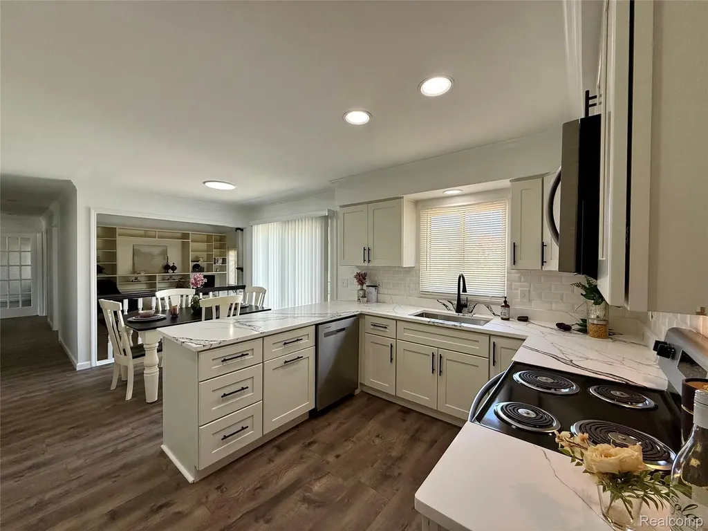 34650 Fairfax Drive Livonia City MI 48152