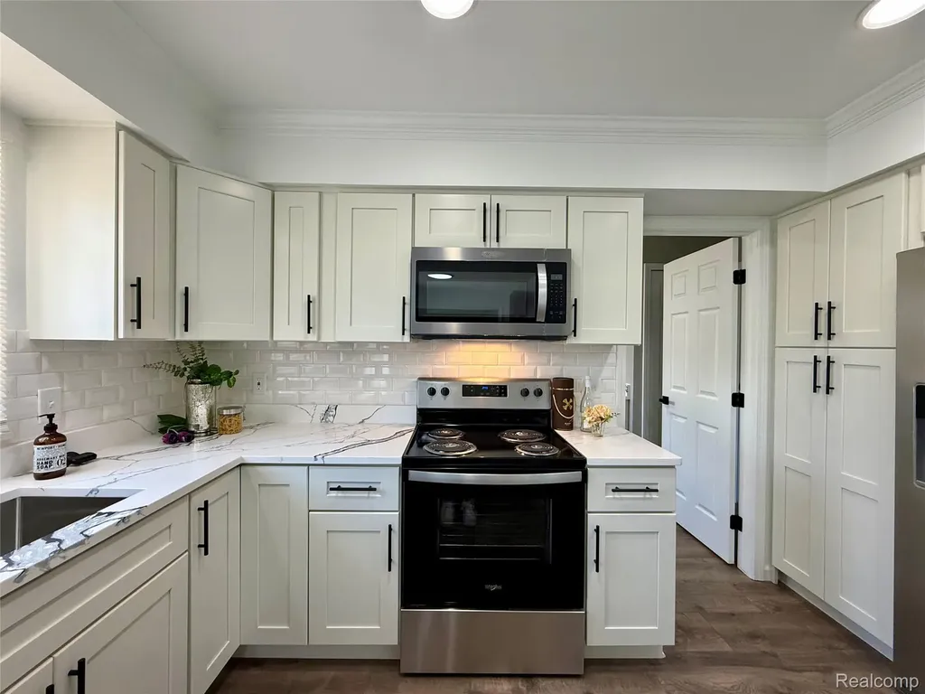 34650 Fairfax Drive Livonia City MI 48152