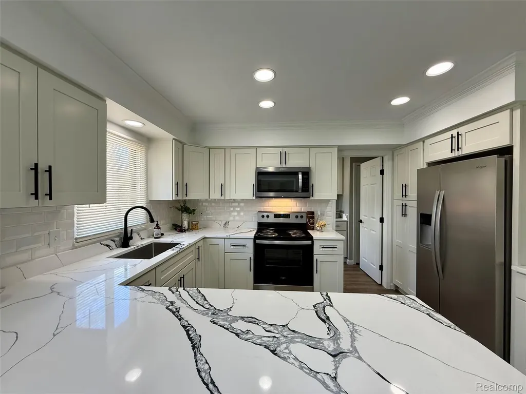34650 Fairfax Drive Livonia City MI 48152