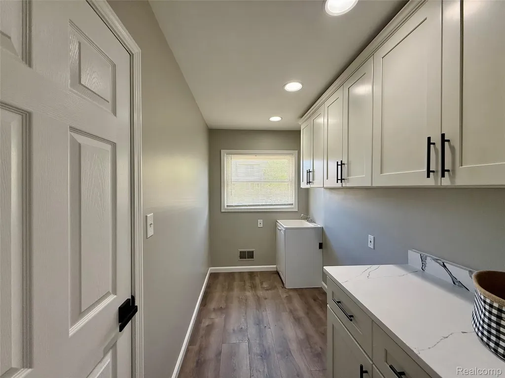 34650 Fairfax Drive Livonia City MI 48152