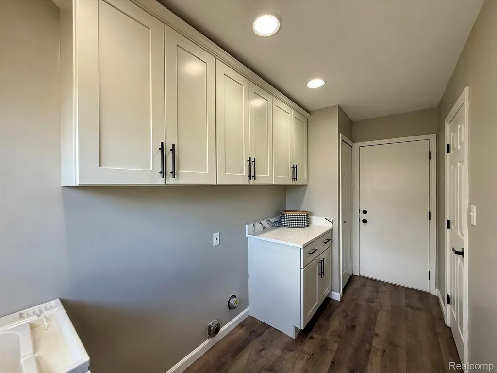 34650 Fairfax Drive Livonia City MI 48152