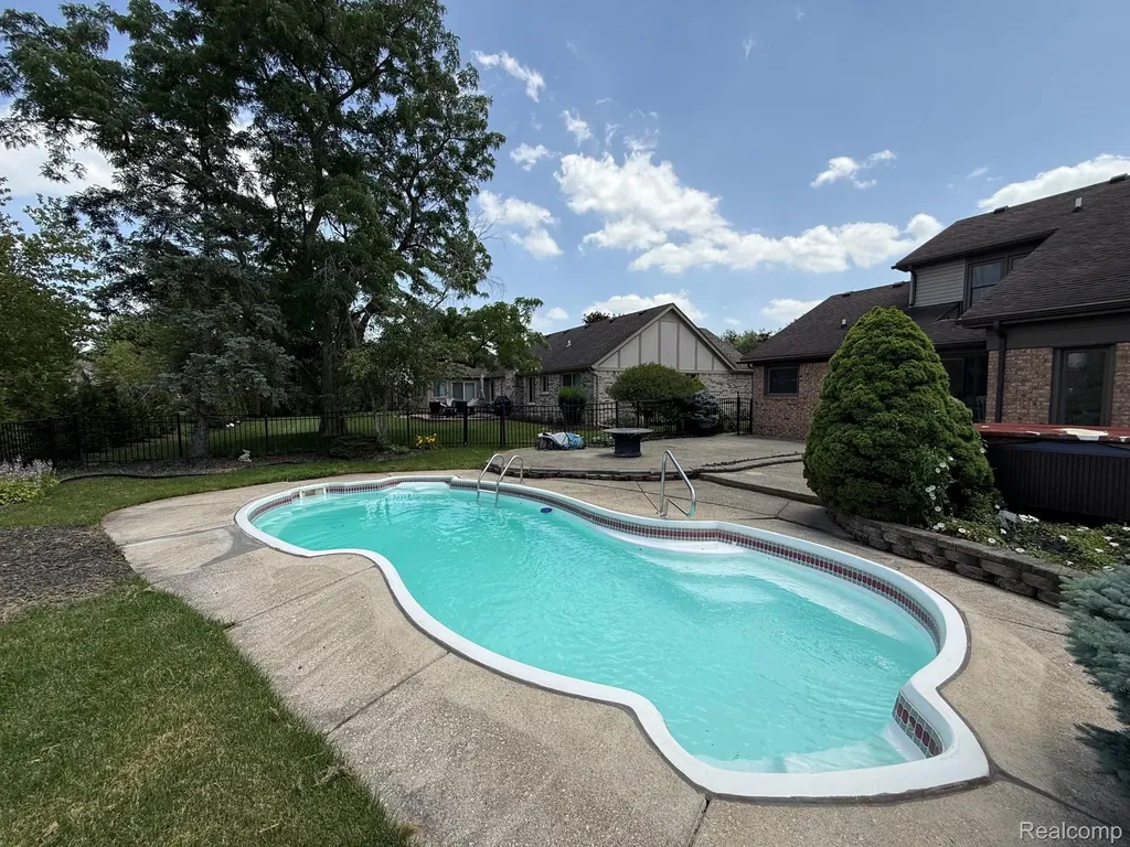 34650 Fairfax Drive Livonia City MI 48152