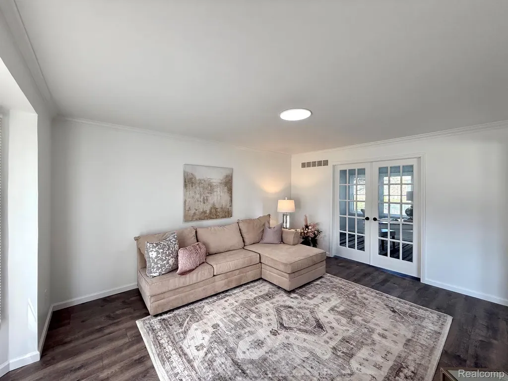 34650 Fairfax Drive Livonia City MI 48152