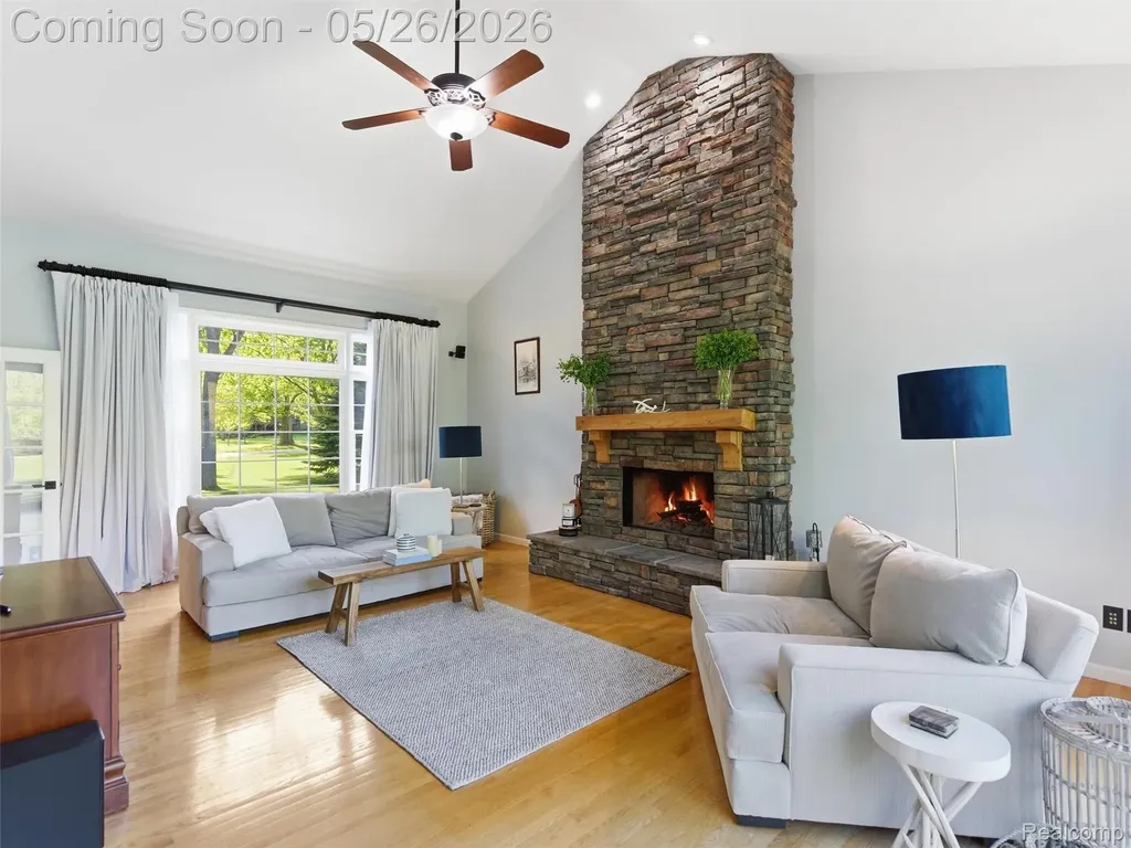 1185 Avon Circle W Rochester Hills City MI 48309