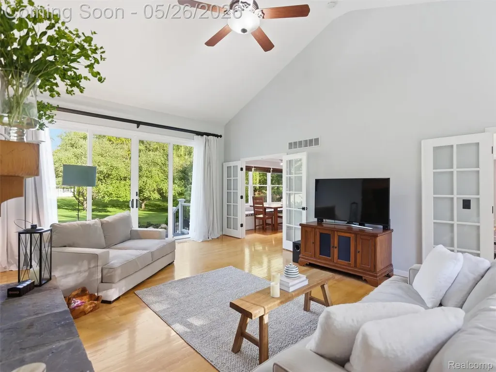 1185 Avon Circle W Rochester Hills City MI 48309