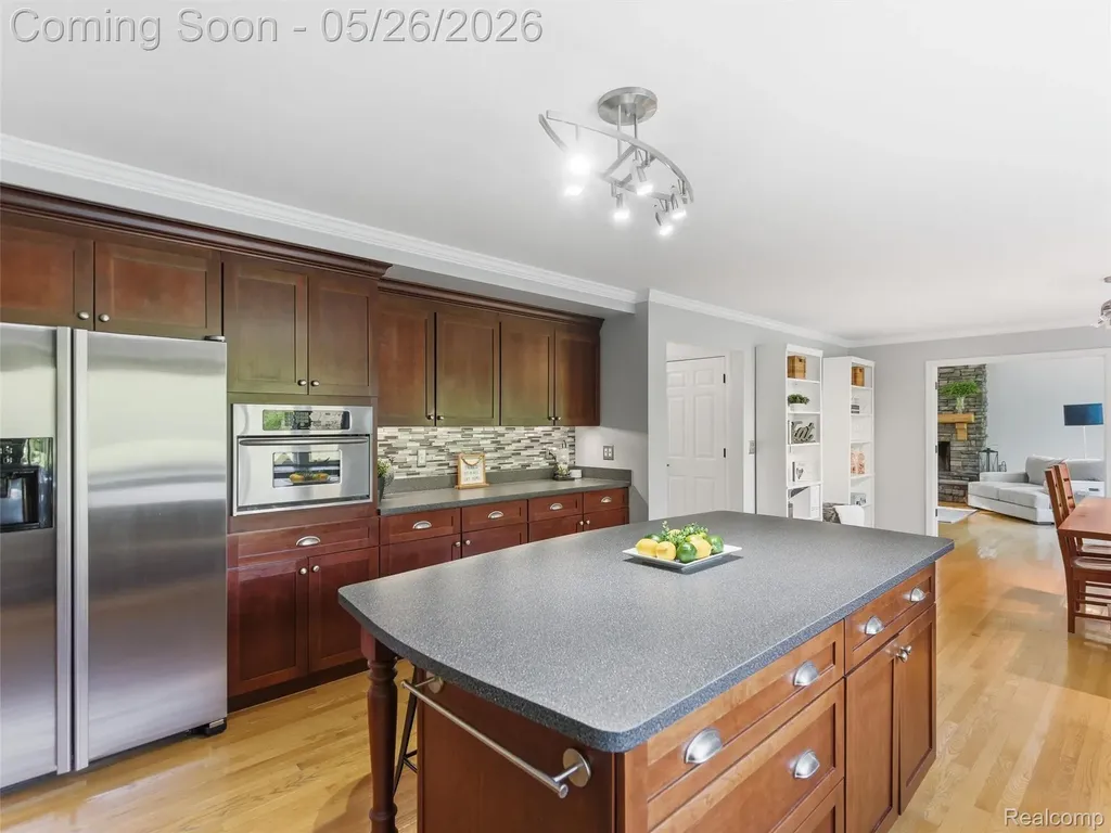 1185 Avon Circle W Rochester Hills City MI 48309