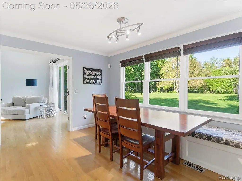 1185 Avon Circle W Rochester Hills City MI 48309