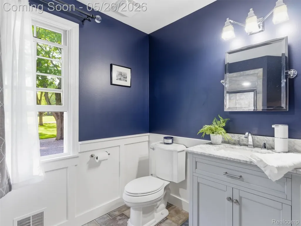 1185 Avon Circle W Rochester Hills City MI 48309