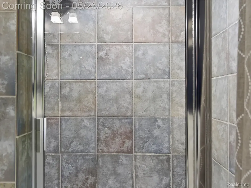 1185 Avon Circle W Rochester Hills City MI 48309