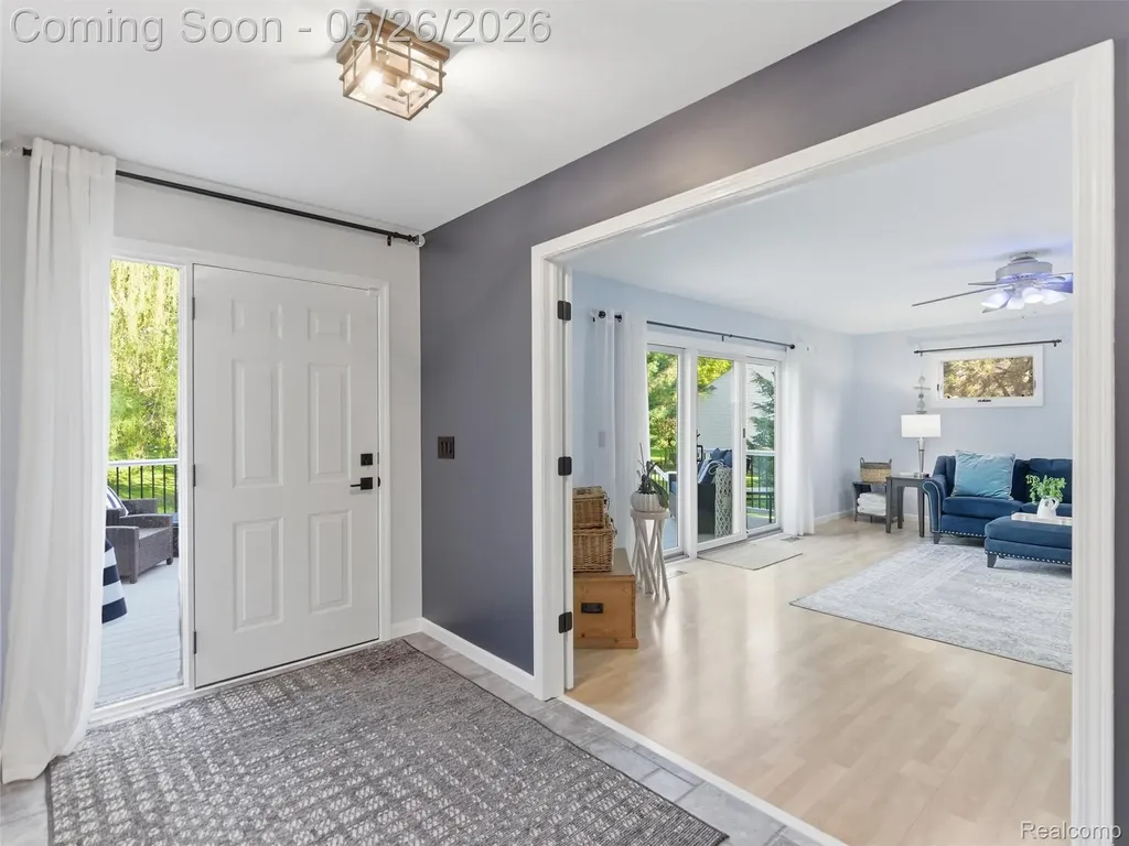 1185 Avon Circle W Rochester Hills City MI 48309