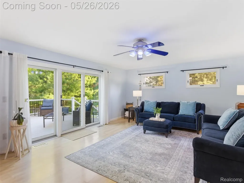 1185 Avon Circle W Rochester Hills City MI 48309