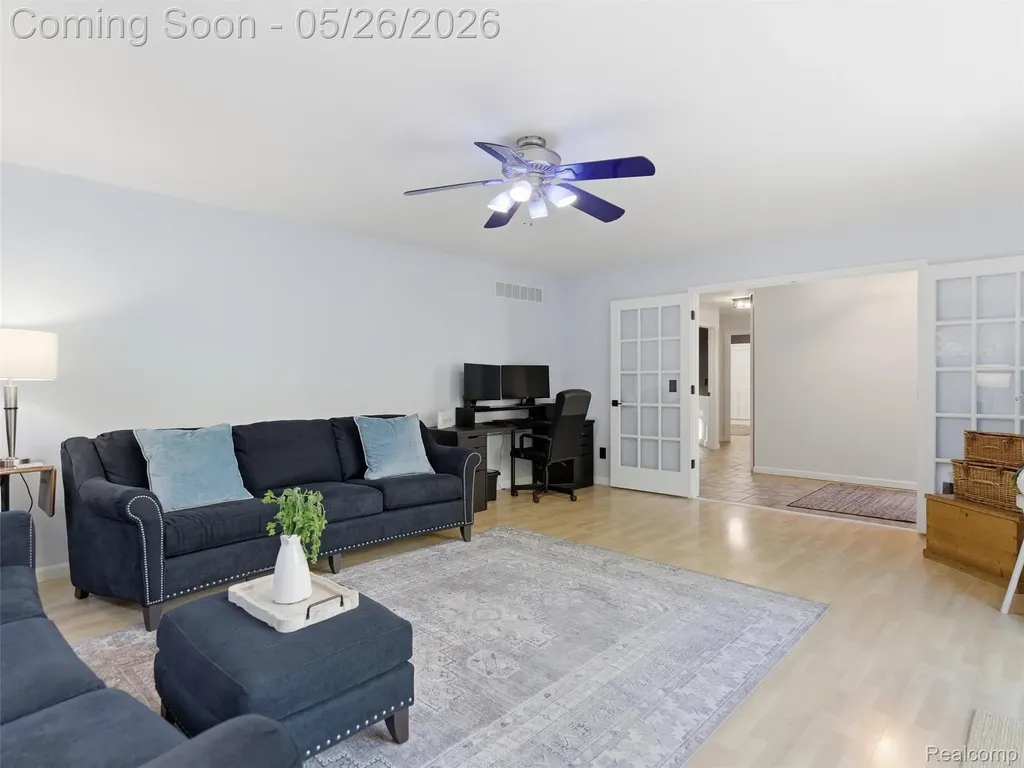 1185 Avon Circle W Rochester Hills City MI 48309