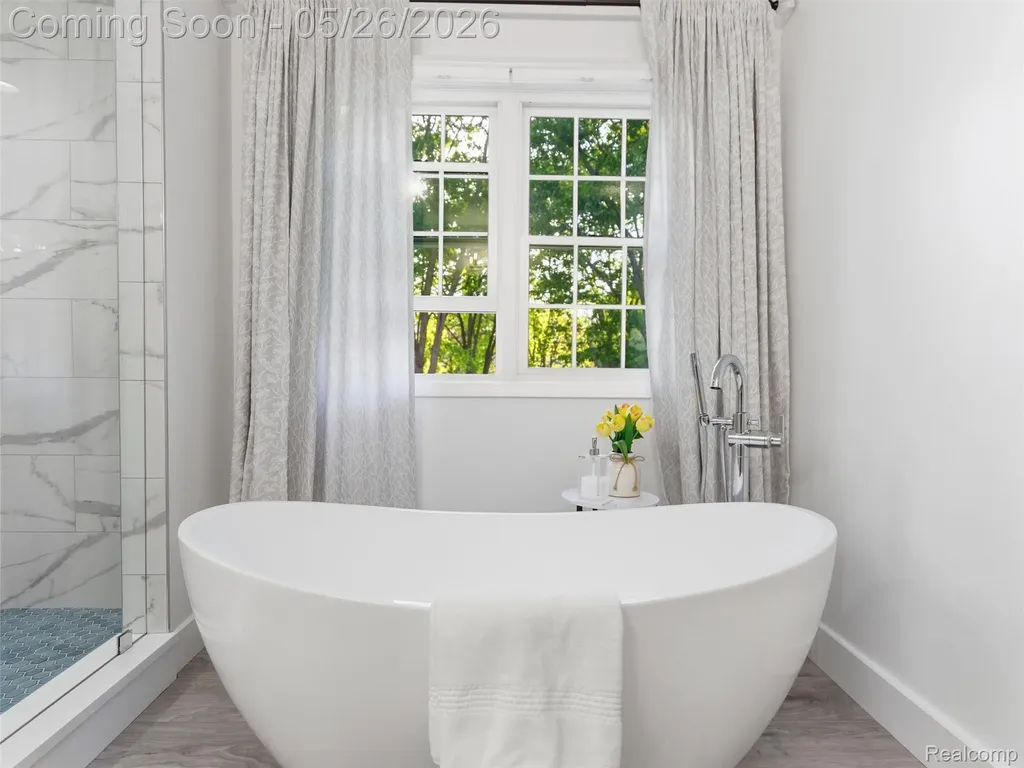 1185 Avon Circle W Rochester Hills City MI 48309