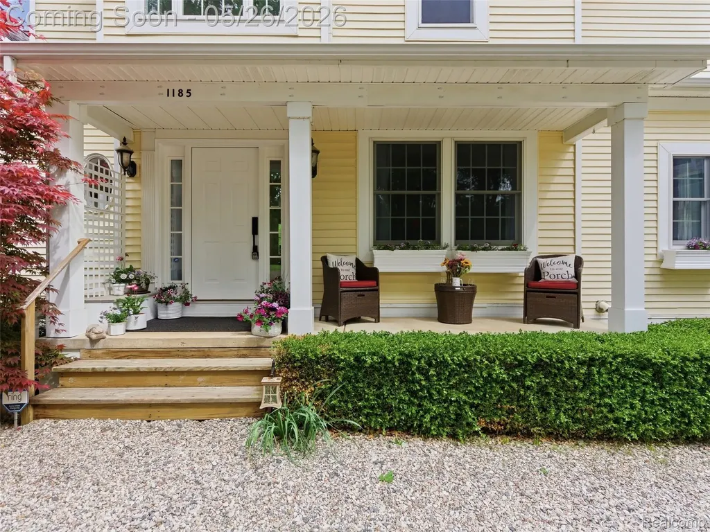 1185 Avon Circle W Rochester Hills City MI 48309