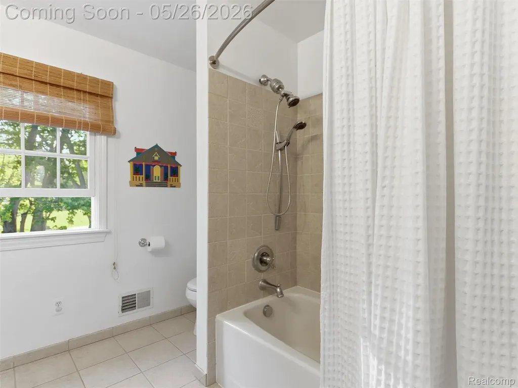 1185 Avon Circle W Rochester Hills City MI 48309