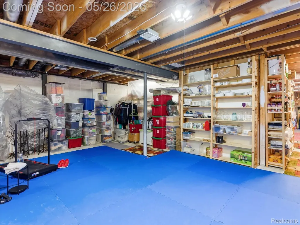 1185 Avon Circle W Rochester Hills City MI 48309
