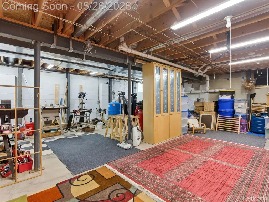 1185 Avon Circle W Rochester Hills City MI 48309