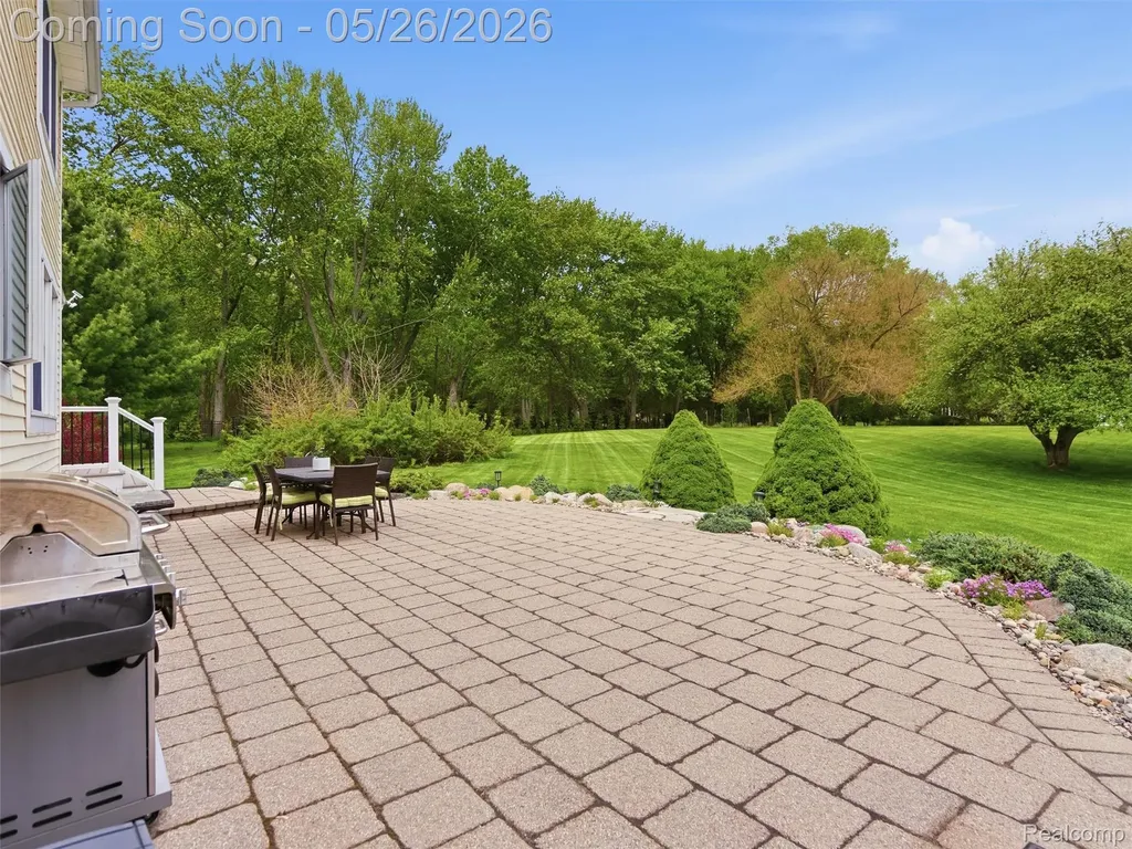 1185 Avon Circle W Rochester Hills City MI 48309