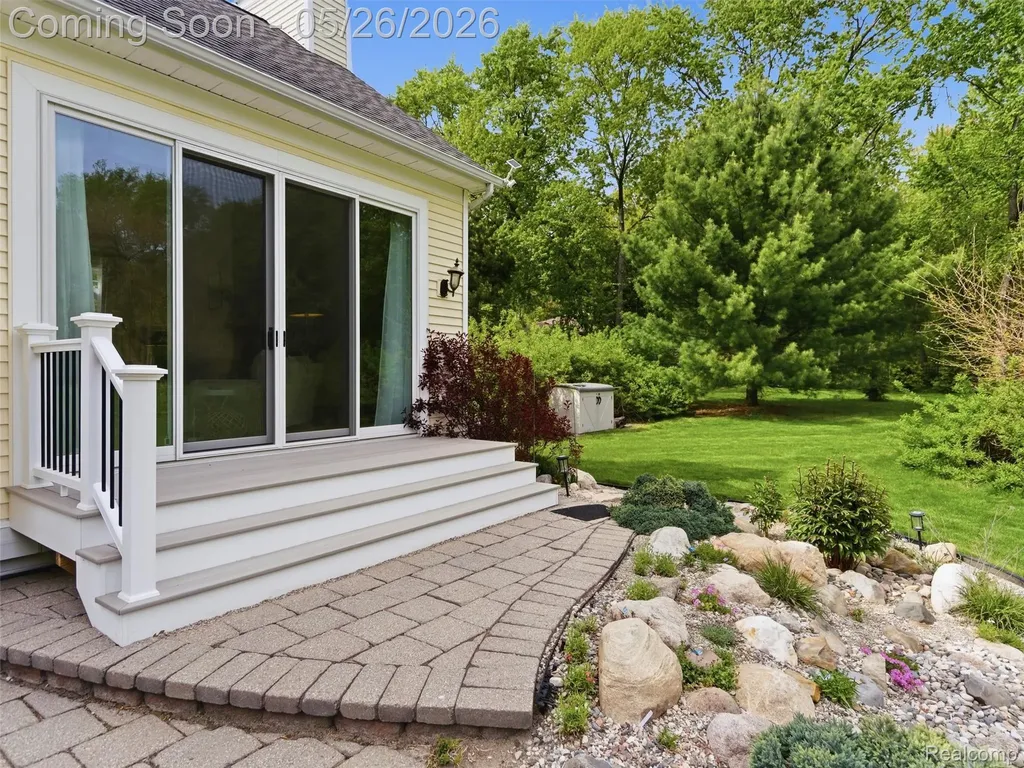 1185 Avon Circle W Rochester Hills City MI 48309