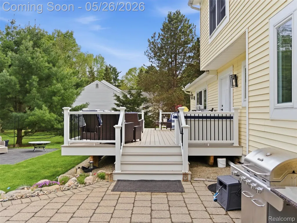 1185 Avon Circle W Rochester Hills City MI 48309