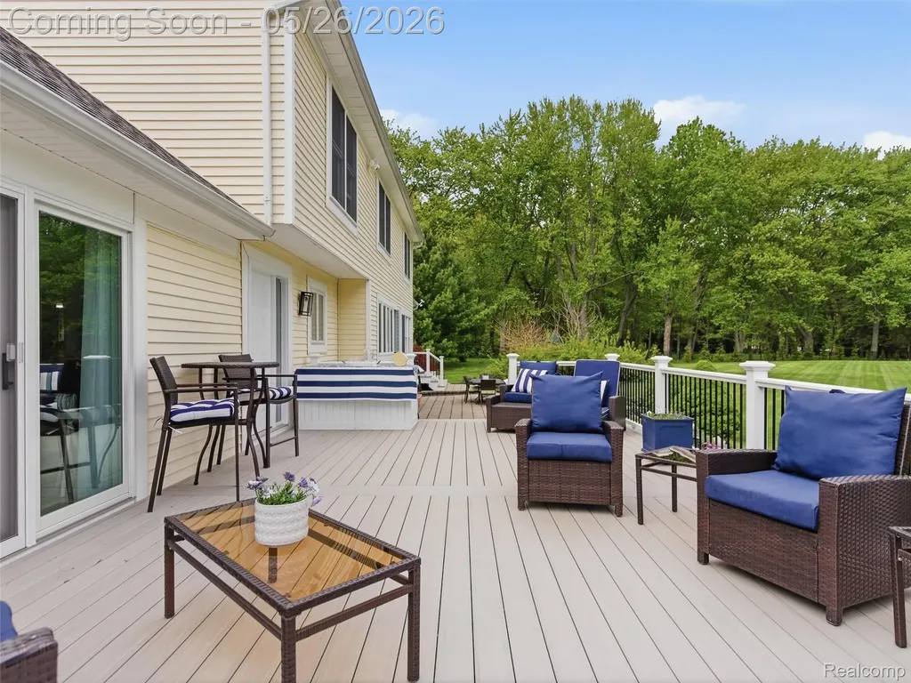 1185 Avon Circle W Rochester Hills City MI 48309