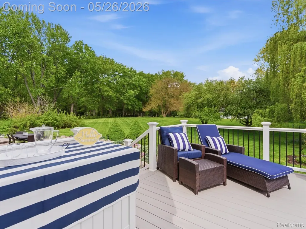 1185 Avon Circle W Rochester Hills City MI 48309