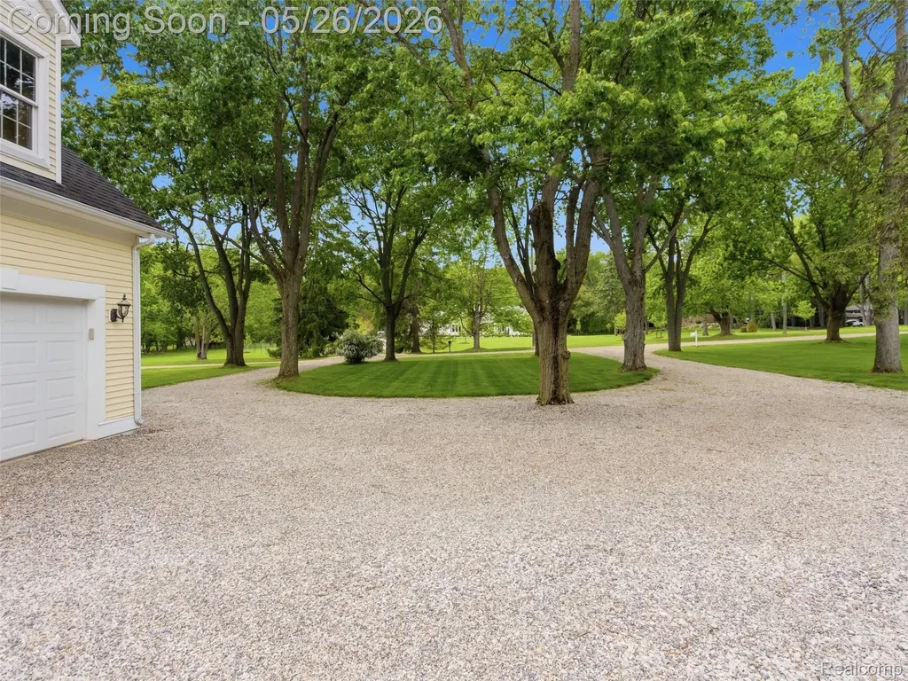 1185 Avon Circle W Rochester Hills City MI 48309