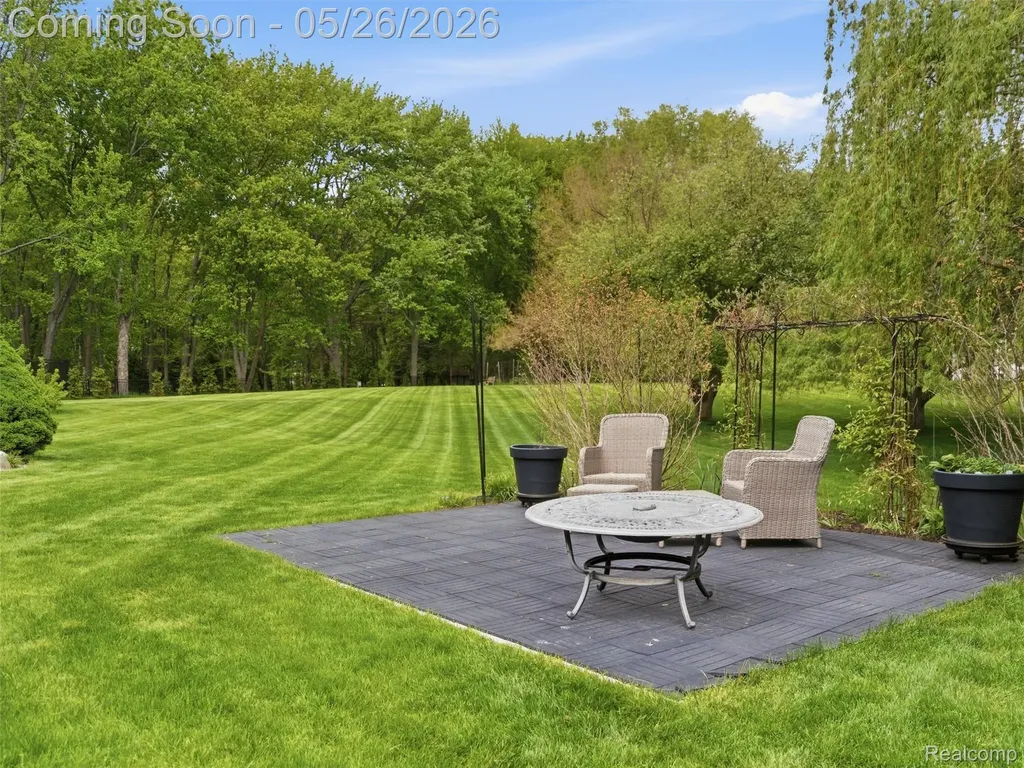 1185 Avon Circle W Rochester Hills City MI 48309