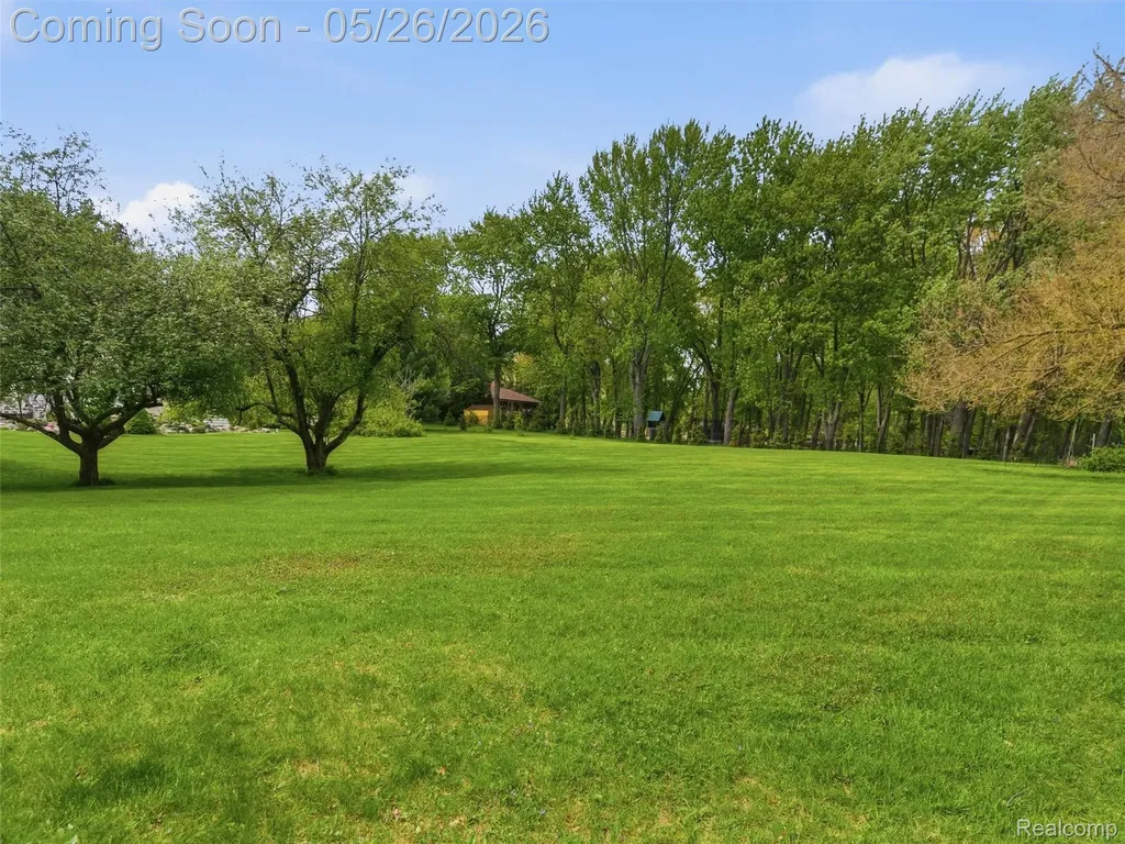 1185 Avon Circle W Rochester Hills City MI 48309