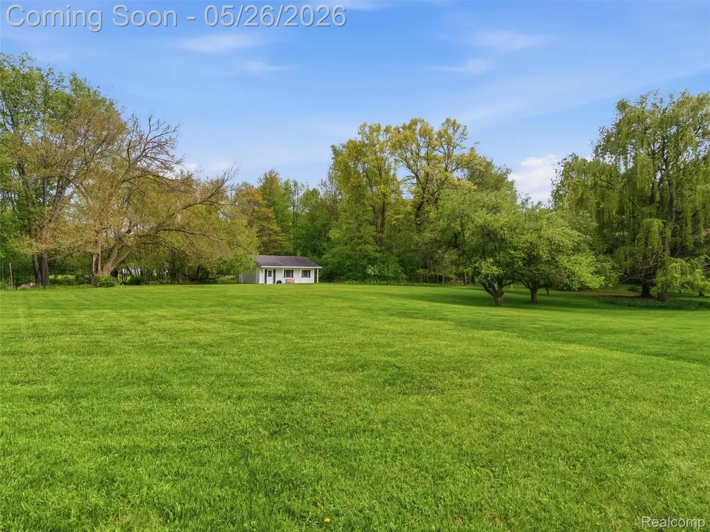 1185 Avon Circle W Rochester Hills City MI 48309