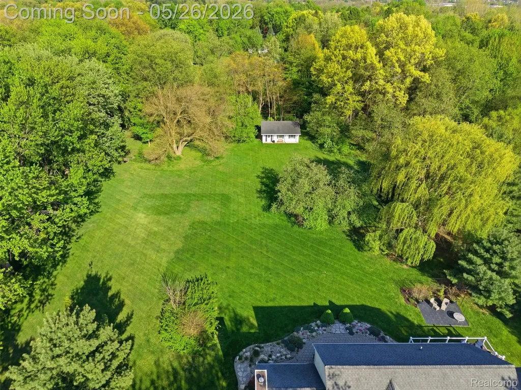 1185 Avon Circle W Rochester Hills City MI 48309
