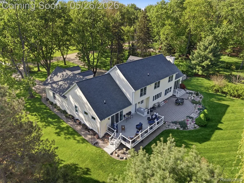 1185 Avon Circle W Rochester Hills City MI 48309