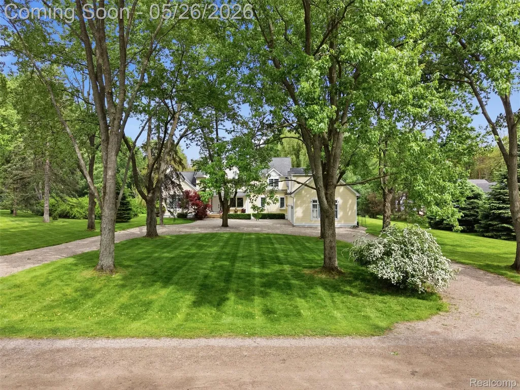 1185 Avon Circle W Rochester Hills City MI 48309